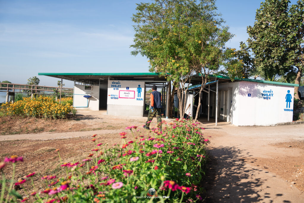 ท่าเรือทะเลบัวแดง